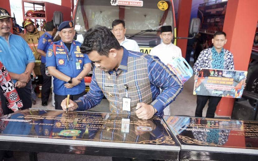 Wali Kota Medan Bobby Nasution meresmikan Kantor UPT Damkar Medan (Dok. Diskominfo Medan)