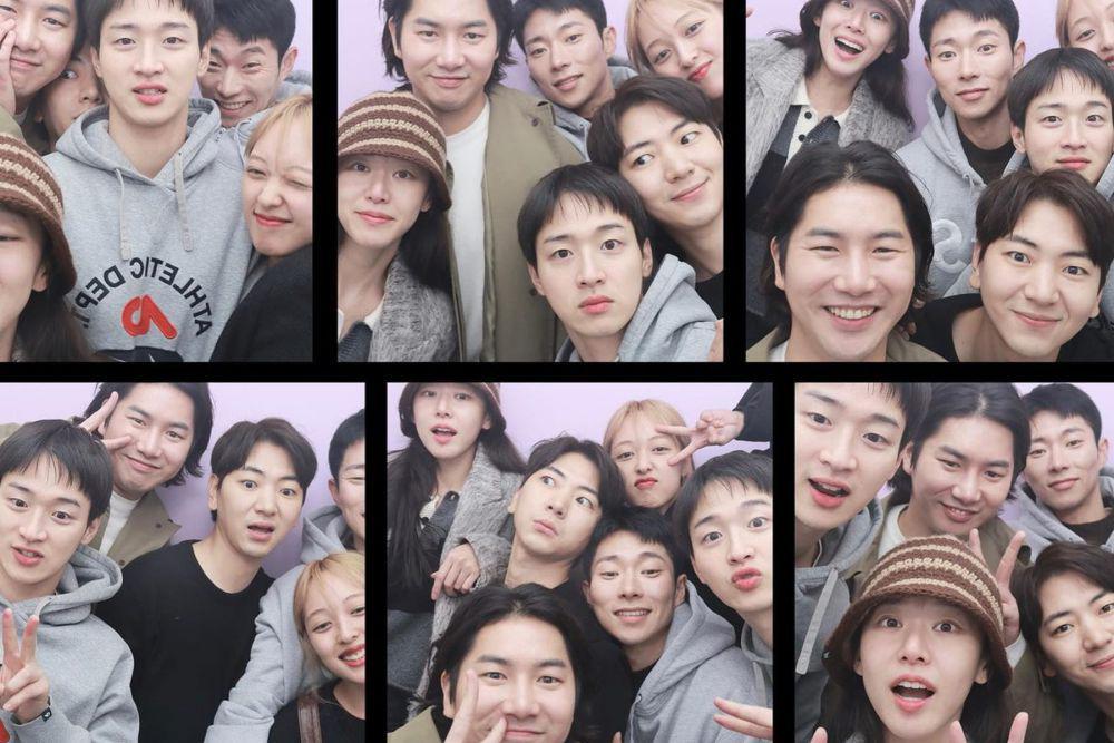 13 Potret Kebersamaan Pemain Like Flowers in Sand, Kompak Banget!