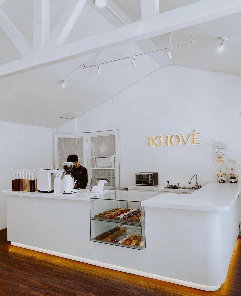 Potret kedai kopi IKOVE di Surabaya (instagram.com/ikhove)