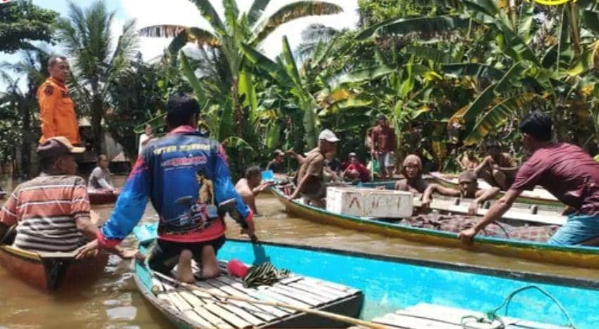 (Tim SAR saat mengevakuasi jasad bocah tenggelam di Sungai Musi Kabupaten Banyuasin) IDN Times/istimewa