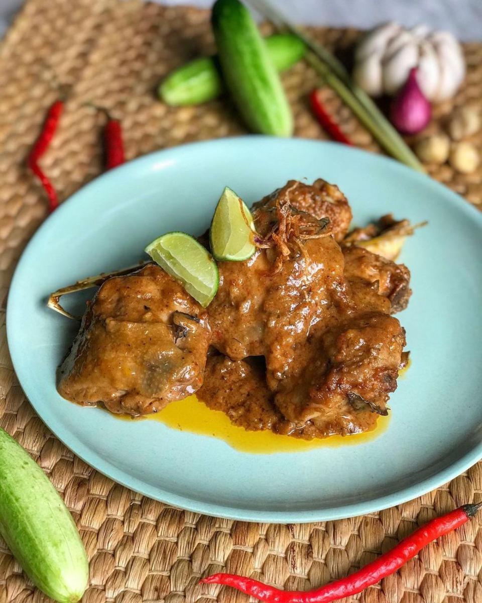 Resep Ayam Bumbu Rujak ala Rumahan yang Sedap Banget