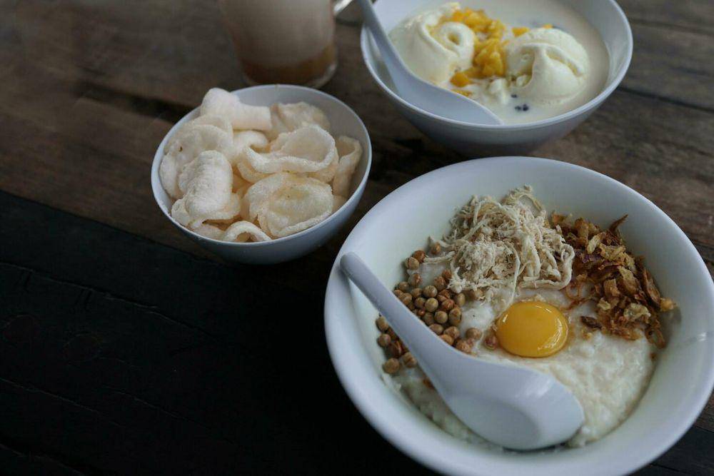 bubur ayam (vecteezy.com/Artoniumw)