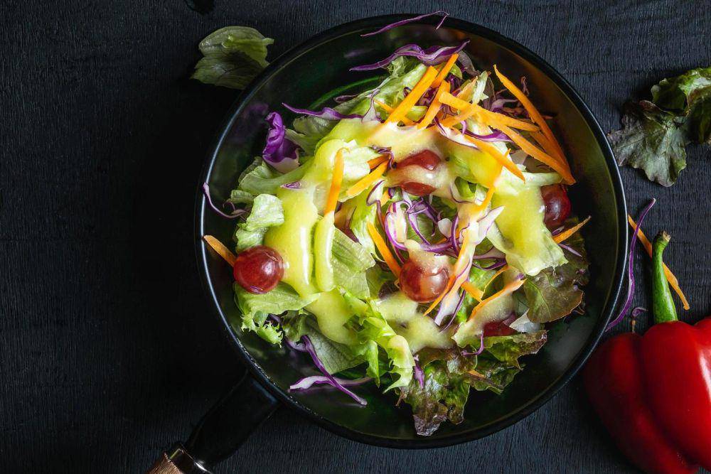 salad sayur (vecteezy.com/NARONG KHUEANKAEW)