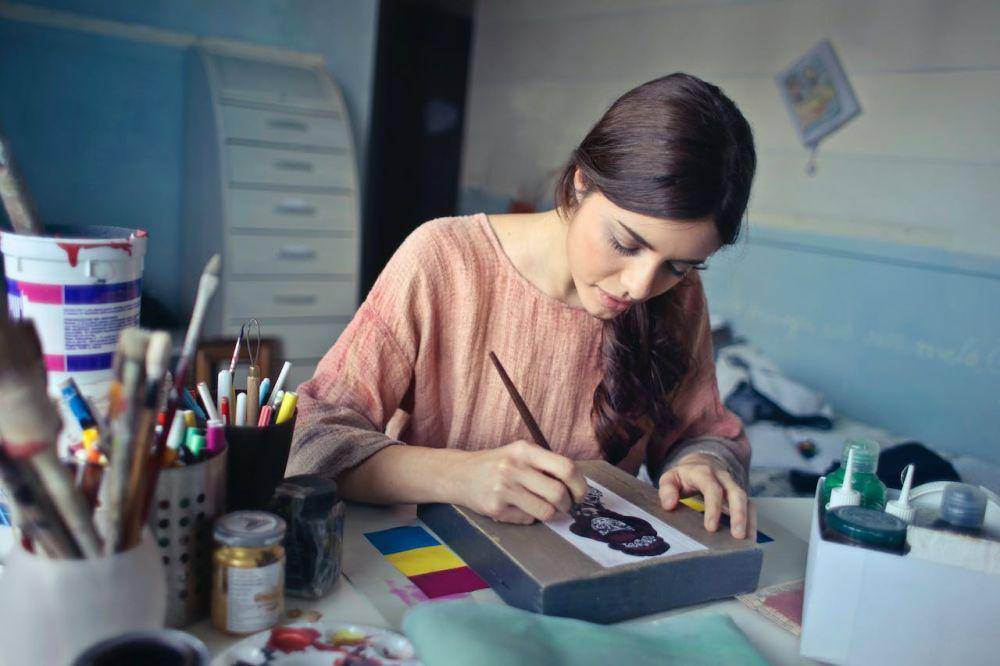 ilustrasi kemampuan desain grafis (pexels.com/Andrea Piacquadio)