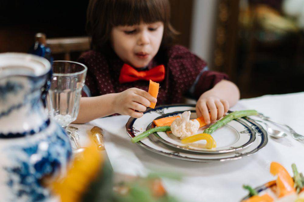 ilustrasi anak makan (pexels.com/cottonbro studio)