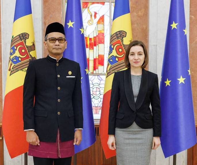 Duta Besar Republik Indonesia untuk Rumania dan Moldova, Meidyatama Suryodiningrat, menyerahkan surat kepercayaan (letter of credentials) kepada Presiden Moldova Maia Sandu (Dok. IDN Times/Istimewa)