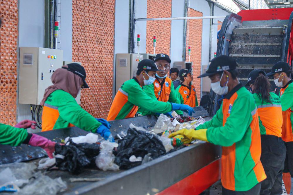 Heru Resmikan TPS 3R di Jaktim, Solusi Sampah di Jakarta