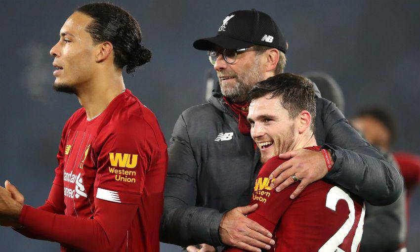 Virgil van Dijk (kiri), Juergen Klopp (tengah), dan Andy Robertson (kanan) (liverpoolfc.com)