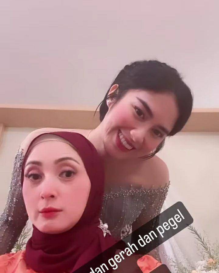 potret perayaan ultah ke-25 Ochi Rosdiana di lokasi syuting (instagram/ochi24)