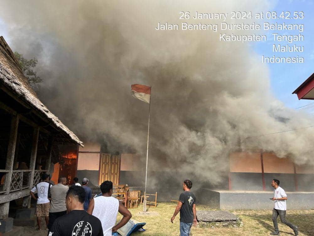 Gedung SD di Maluku Tengah Terbakar saat Guru dan Siswa dalam Kelas