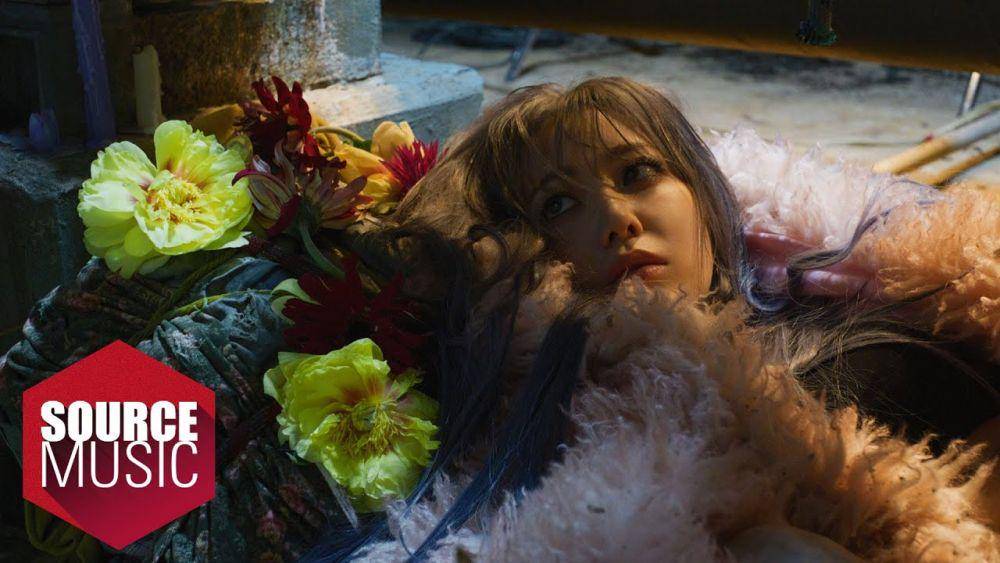 EASY trailer 'Good Bones' dari LE SSERAFIM (youtube.com/HYBE LABELS)