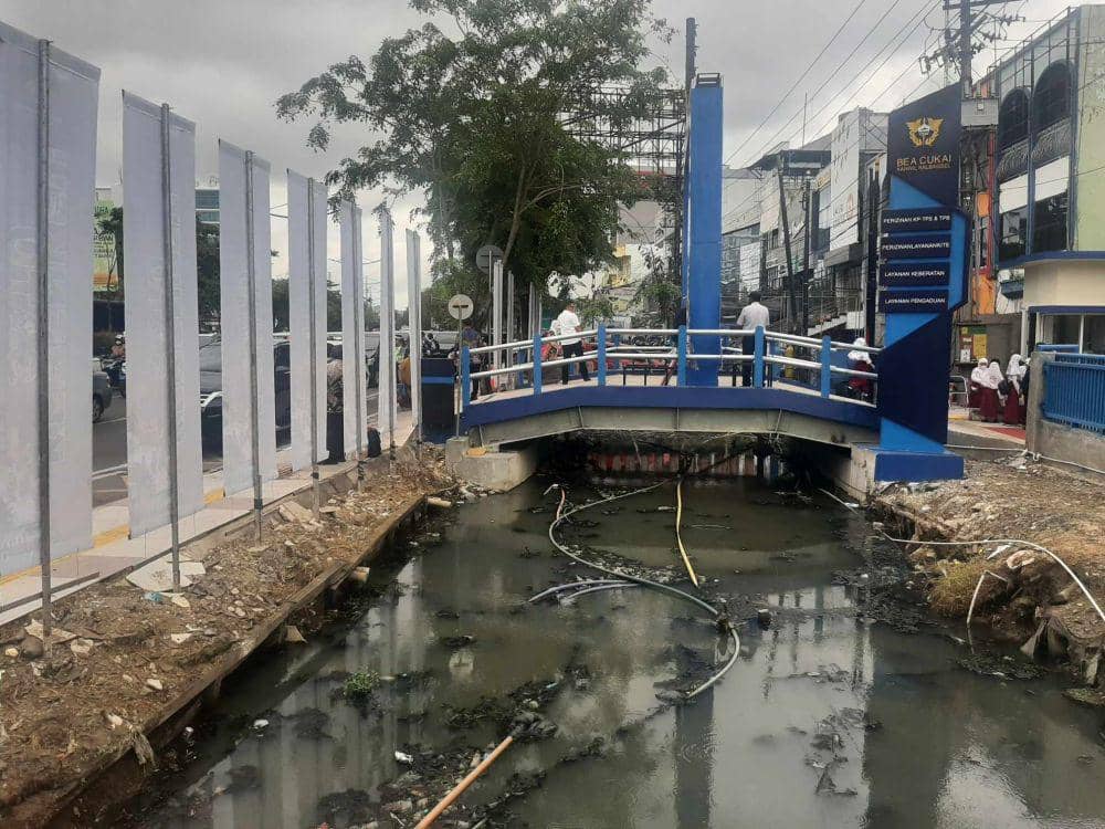 Sungai di Jalan A Yani Banjarmasin.