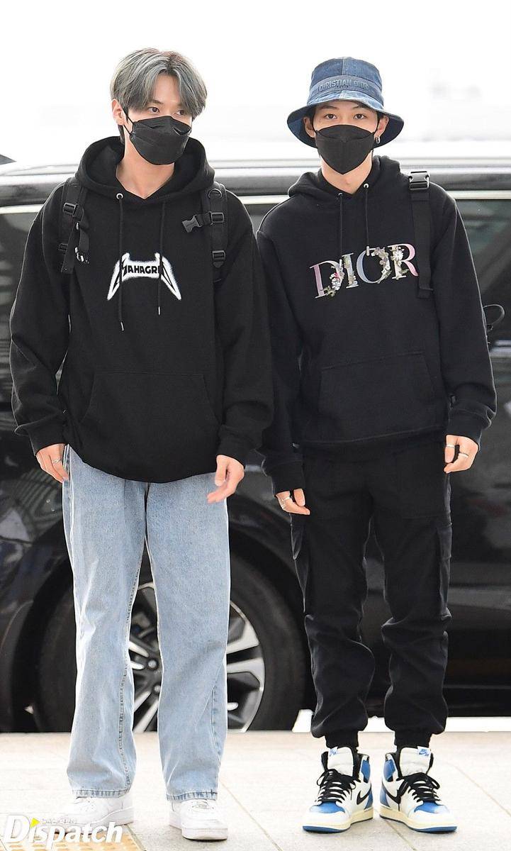 OOTD kasual ala Lee Know Stray Kids (dok. dispatch.co.kr/Ho Joon Jun)
