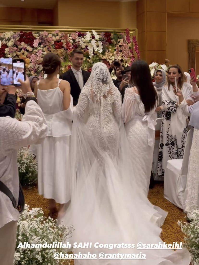 potret Ranty Maria dan Hana jadi bridesmaid Sarah Keihl (Instagram.com/batara_yoga)