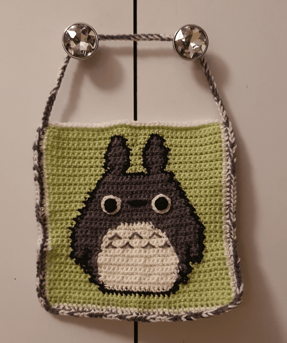 potret rajutan tangan bertema Totoro (reddit.com/user/lalagrace1)
