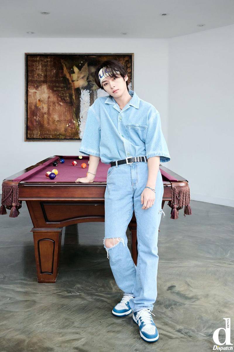 OOTD kasual ala Lee Know Stray Kids (dok. dispatch.co.kr/Seung Hoon Lee)