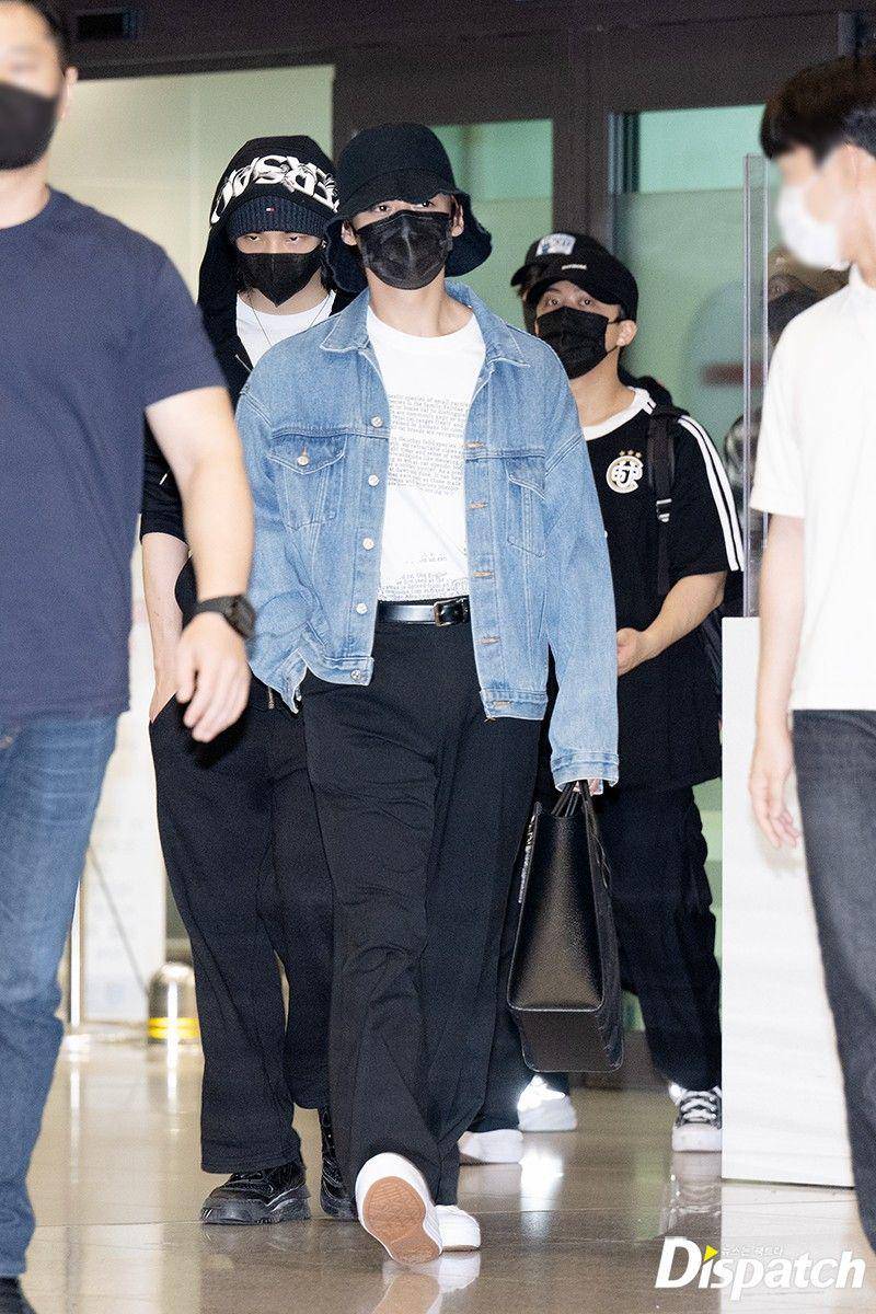 OOTD kasual ala Lee Know Stray Kids (dok. dispatch.co.kr/Jung Youngwoo)