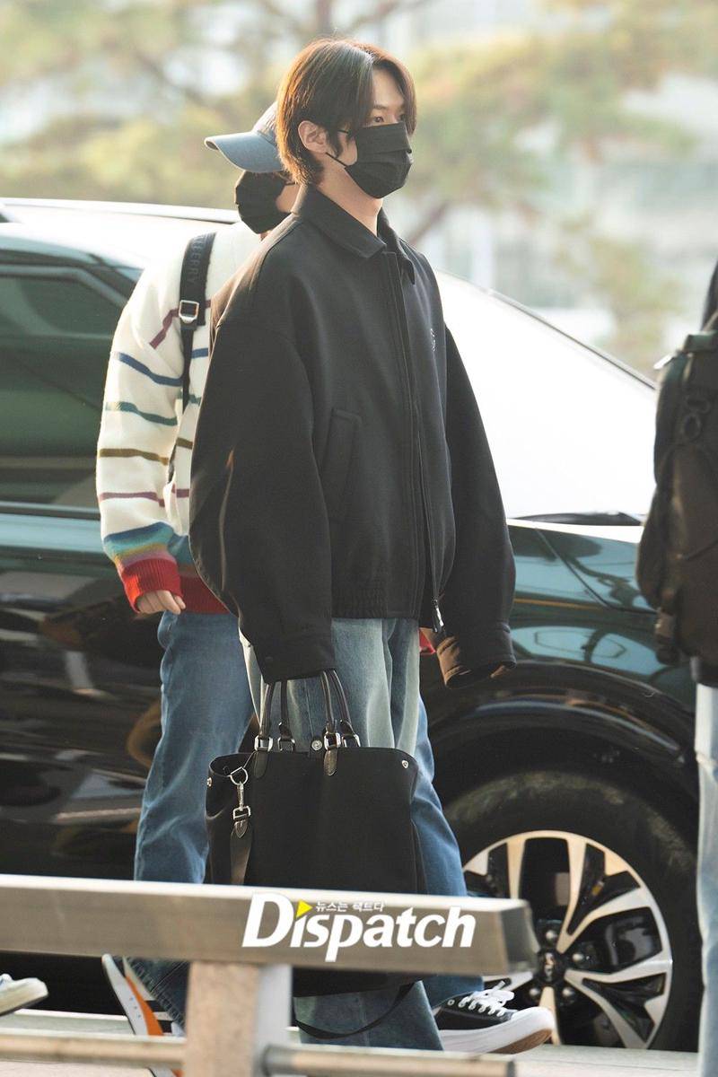 OOTD kasual ala Lee Know Stray Kids (dok. dispatch.co.kr/Oh Min Ah)