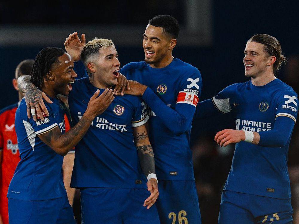 Para pemain Chelsea merayakan gol ke gawang Preston North End di Piala FA 2023/2024. (twitter.com/ChelseaFC)