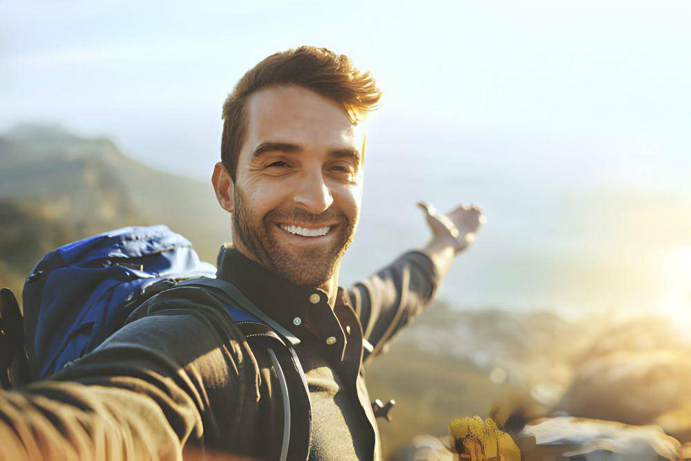 ilustrasi pria dengan jiwa petualang tinggi (istockphoto.com/Rowan Jordan)