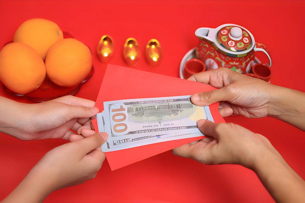 ilustrasi besaran isi angpao (istockphoto.com/Narai Chal)