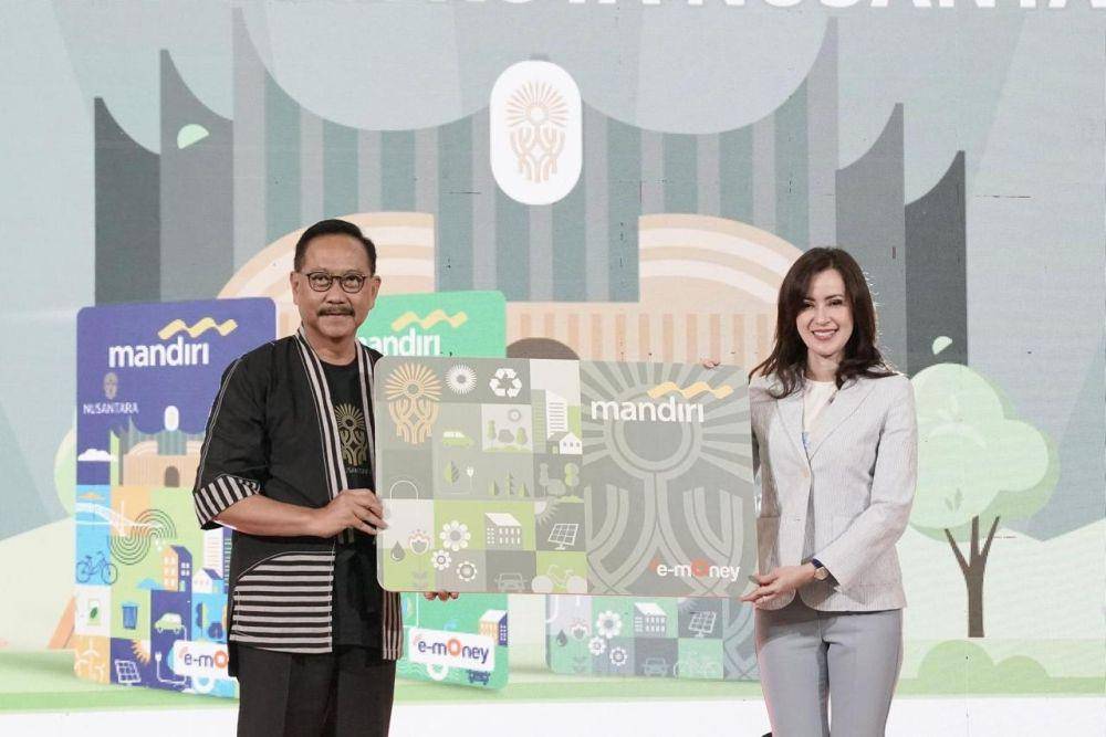 Bank Mandiri bersama dengan Otorita Ibu Kota Nusantara (IKN) mengenalkan kartu uang elektronik atau e-money edisi khusus Nusantara dalam perhelatan Nusantara Fair 2024. (Dok. Bank Mandiri)