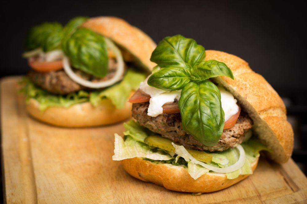 ilustrasi burger (pixabay.com/niekverlaan)