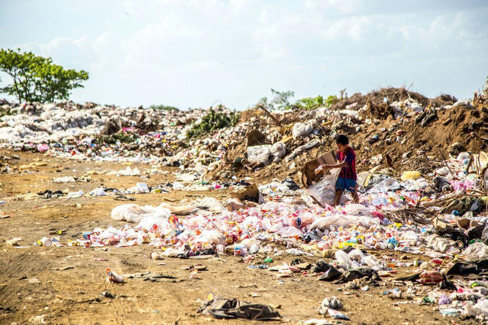 Kenapa Sampah Tidak Dibuang ke Ruang Angkasa? Ini Alasannya!