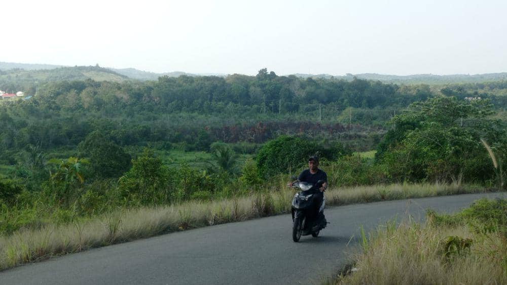 Masyarakat Pulau Rempang, Kota Batam, Kepulauan Riau saat pulang beraktivitas (IDN Times / Putra Gema Pamungkas)