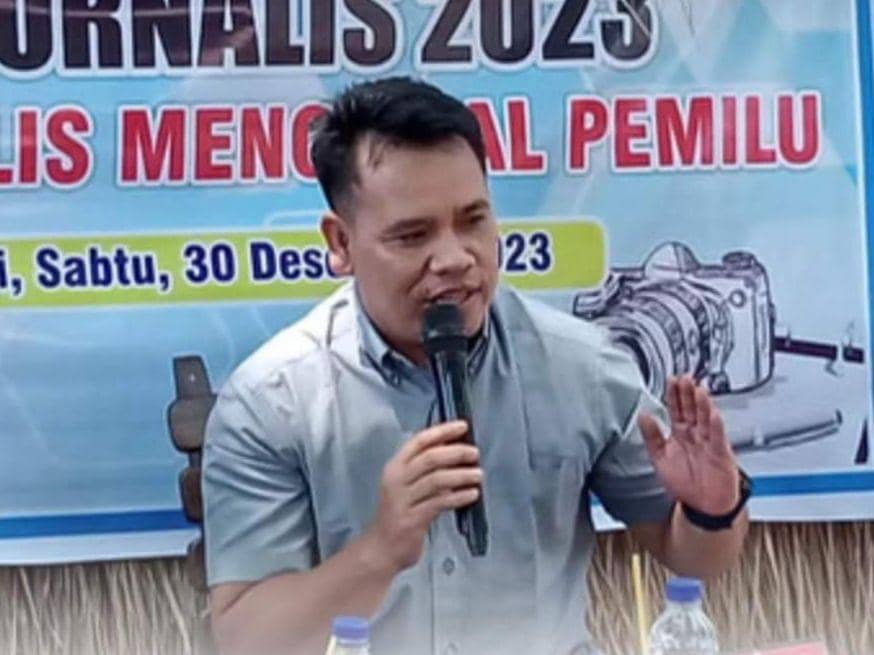 Koordinator Divisi Hukum Penyelesaian Sengketa Bawaslu Lotim (IDN Times /Ruhaili)