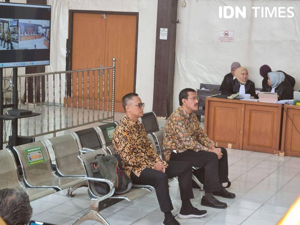 Direktur Investment PT Bahana Securities RE Rudy Widjanarka dan Managing Partner Kantor Jasa Penilaian Publik (KJPP), Rudi Muhammad safrudin. (IDN Times/Rangga Erfizal)