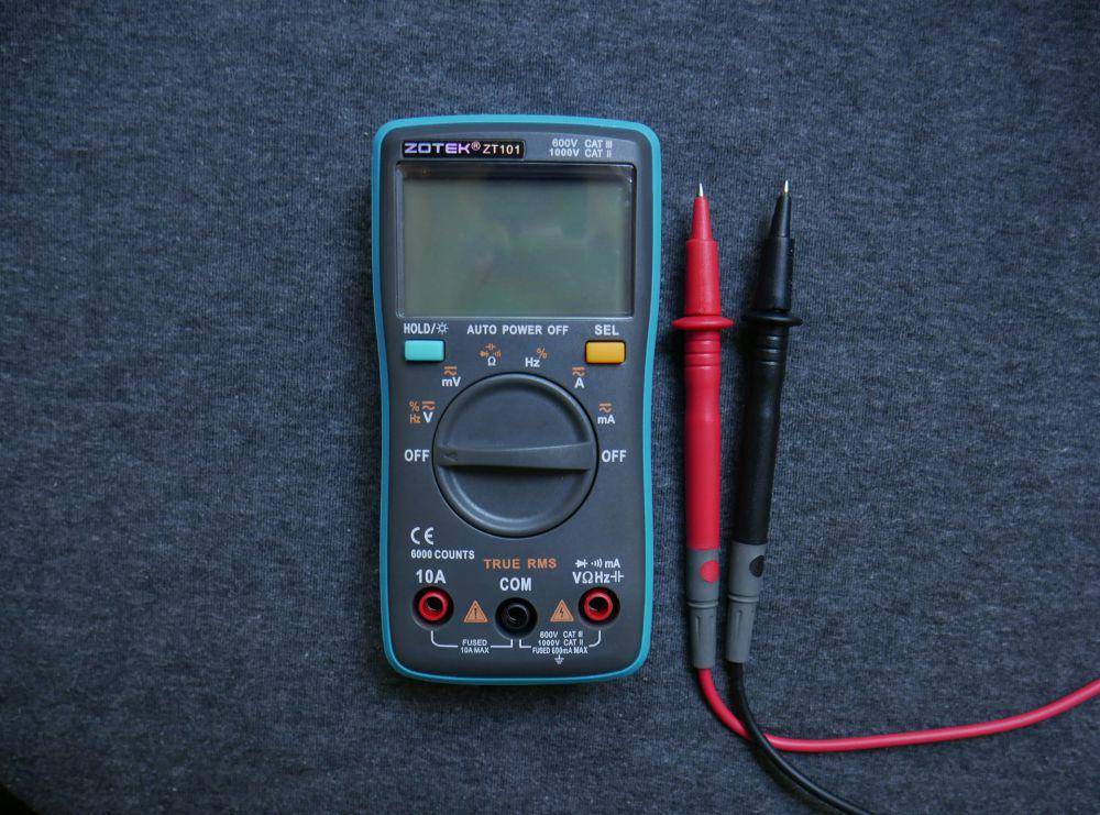 ilustrasi multimeter (unsplash.com/Nekhil R)