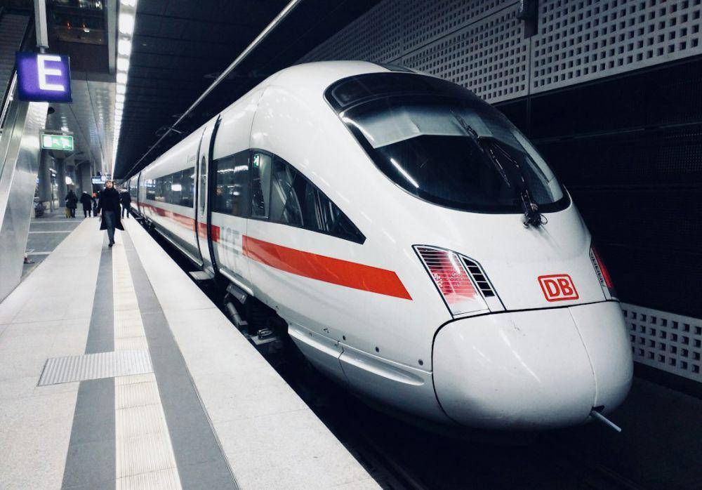 Ilustrasi kereta. (Unsplash.com/Daniel Abadia)