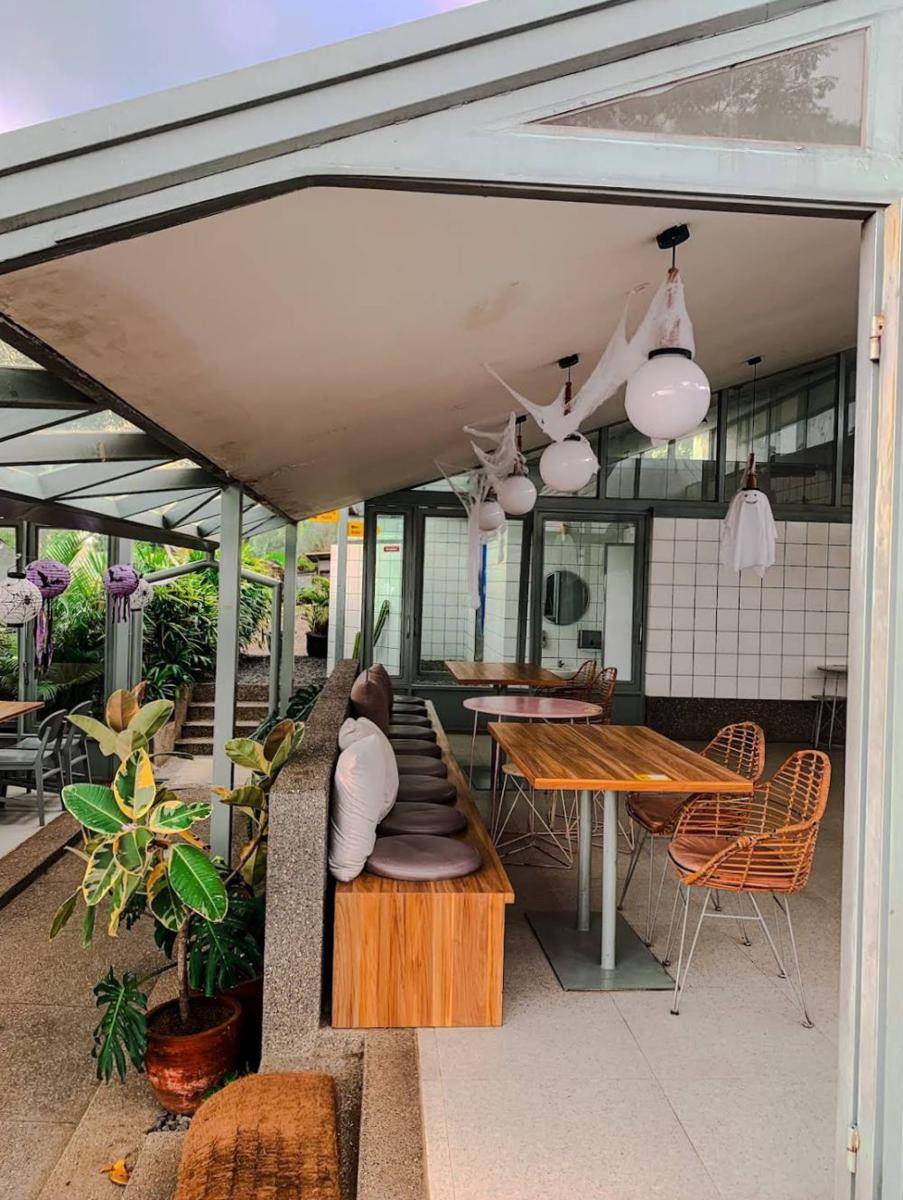 Mana Cafe (google.com/maps/Karina Shalsabila)