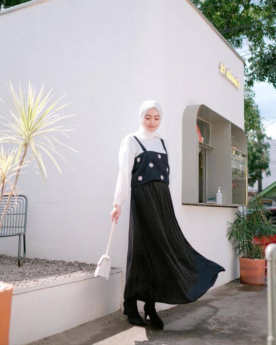 OOTD ala Sari Endah Pratiwi (instagram.com/saritiw)