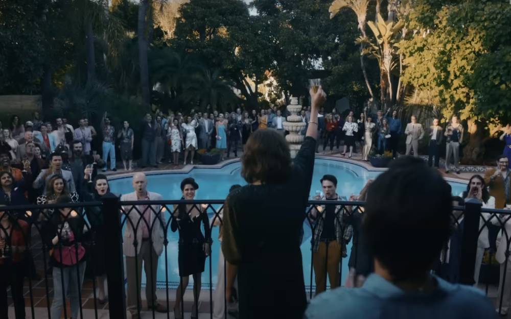 cuplikan Griselda saat menggelar pesta (dok. Netflix/Griselda)