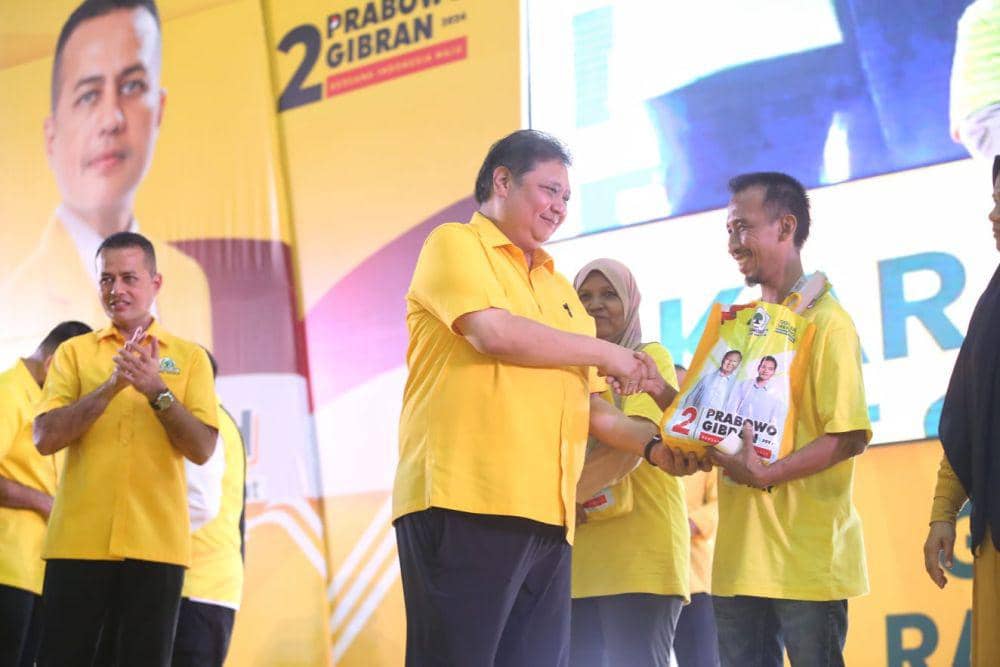 Golkar menggelar acara Kumpul Rakyat dengan agenda tebus sembako murah di GOR Serbaguna Jalan Pancing Medan Sabtu (27/1/2024). (Dok. IDN Times)