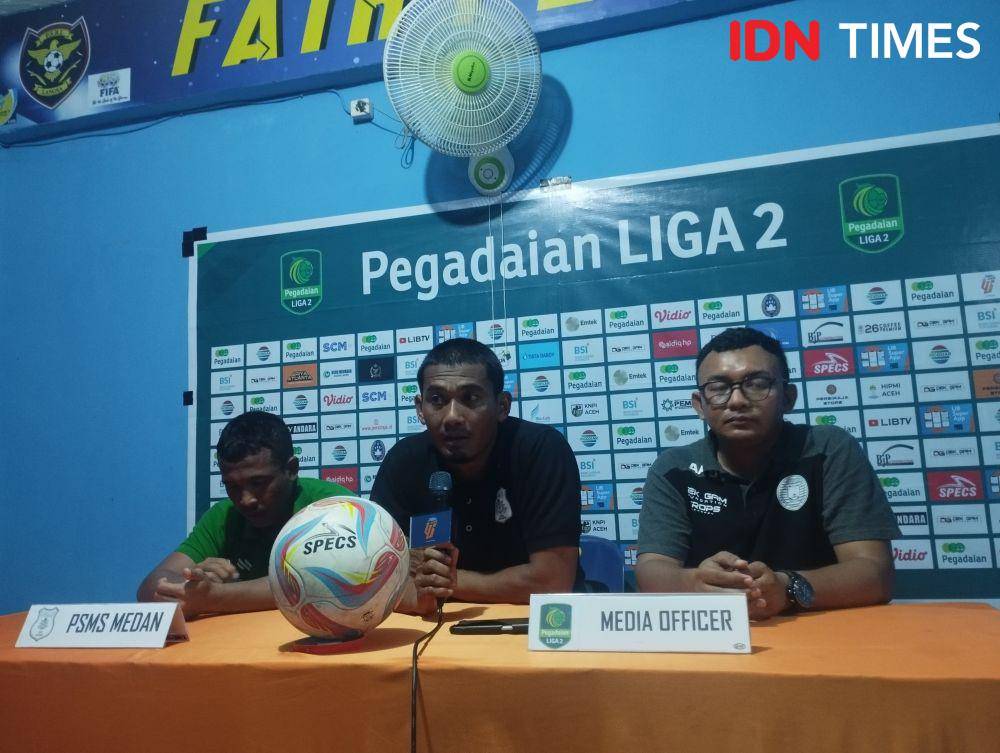 Pelatih PSMS Legimin Raharjo dan pemain Guntur Triaji (IDN Times/Doni Hermawan)