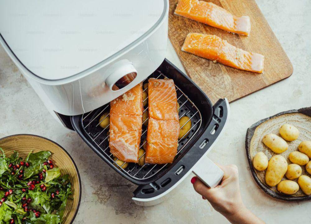 air fryer (unsplash.com/Daniel Horvath)