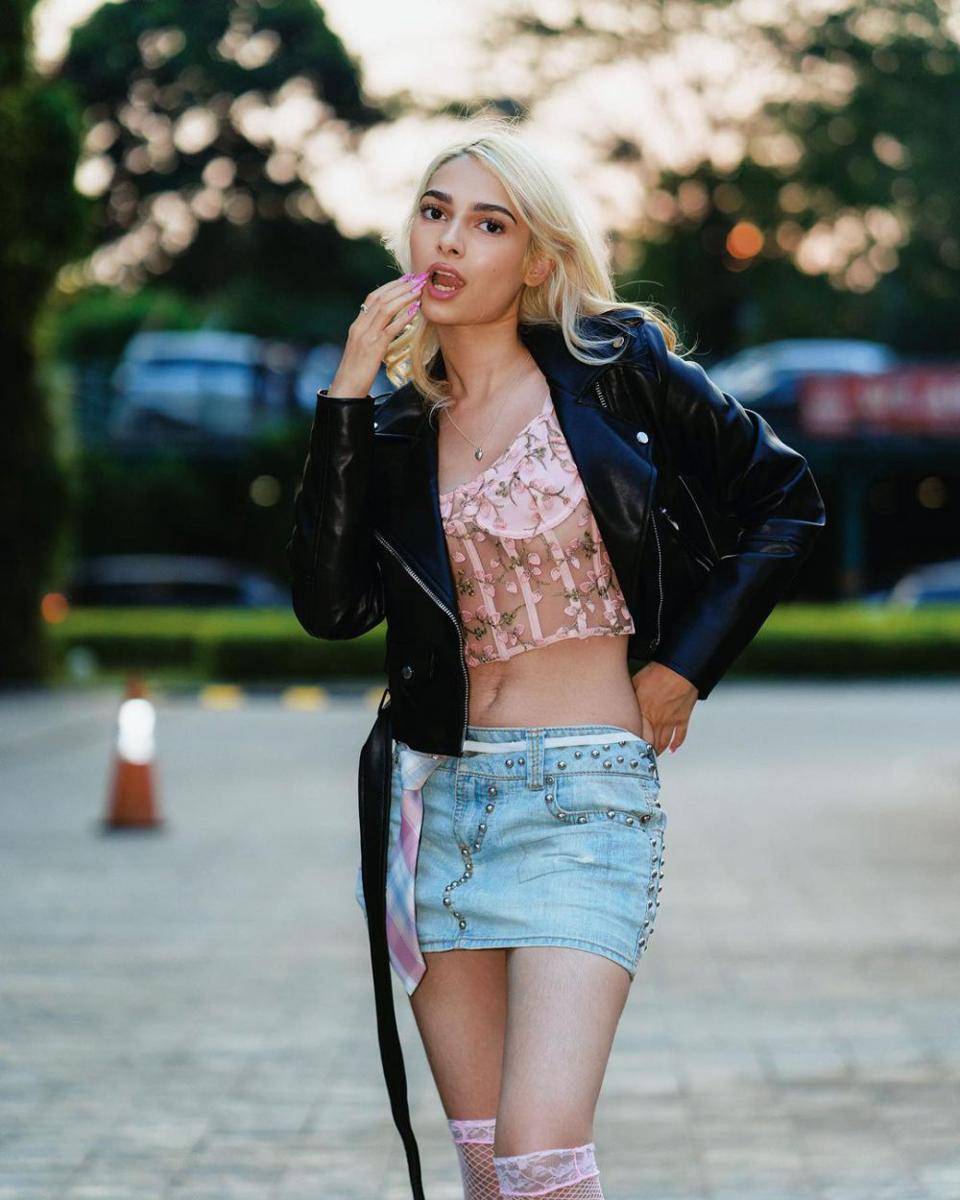 ide padu padan crop top ala Shaguffta (instagram.com/shaguffta_)