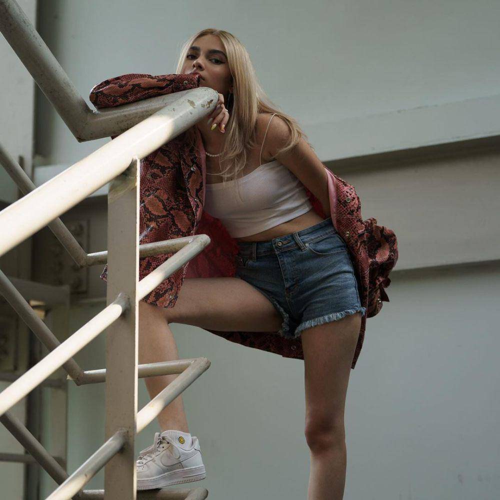 ide padu padan crop top ala Shaguffta (instagram.com/shaguffta_)