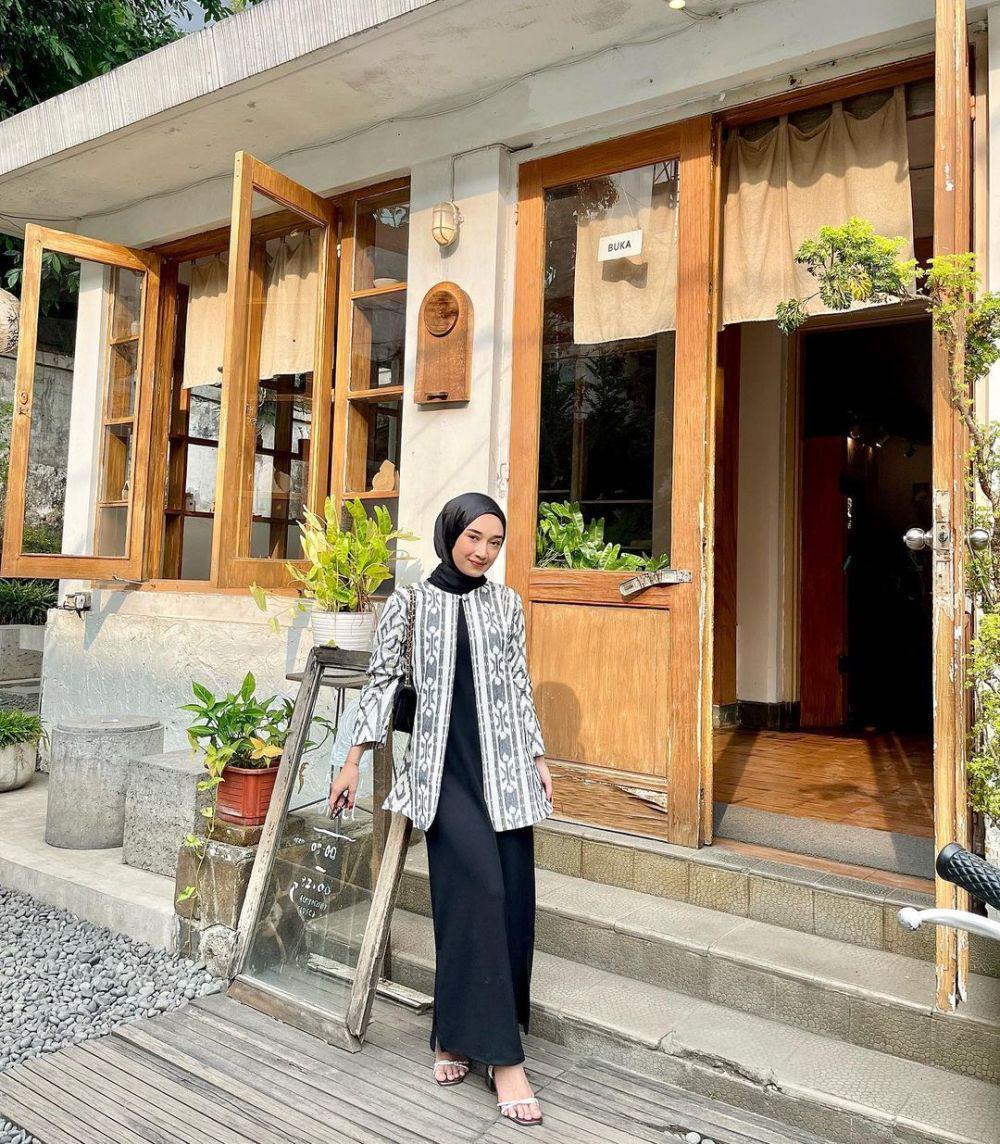 Ide Outfit Panitia KPPS (instagram.com/annisaberlianaaa)