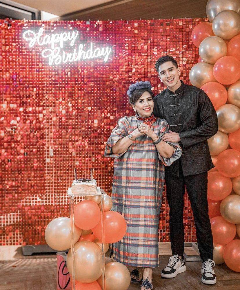 potret Verrell Bramasta di ultah neneknya (instagram.com/bramastavrl)