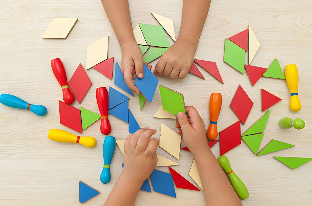 ilustrasi lomba menyusun tangram (istockphoto.com/dem10)