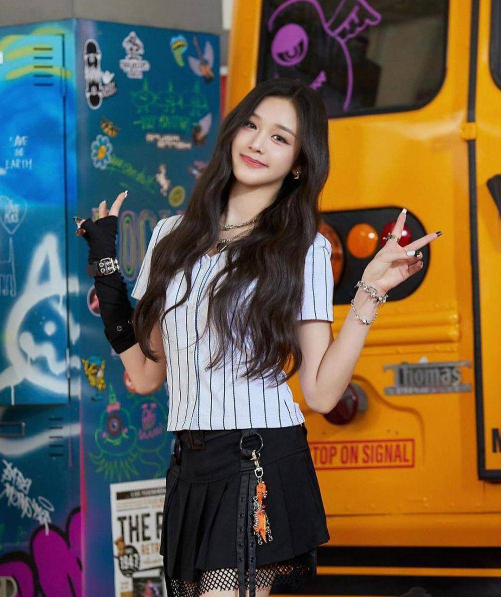 Pharita (instagram.com/pharita.babymonster)