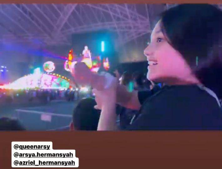 The Hermansyah nonton Coldplay (Instagram.com/ashanty_ash)