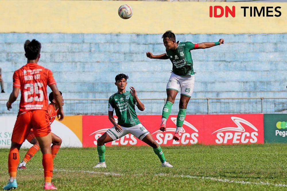 PSMS Medan saat menghadapi Persiraja Banda Aceh di Stadion Langsa, Sabtu (27/1/2024). (IDN Times/Arifin Al Alamudi)