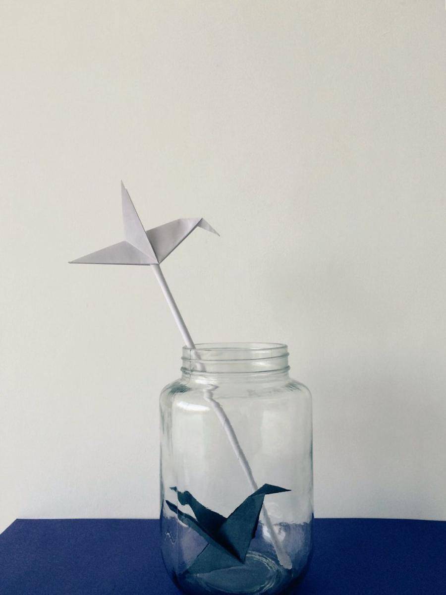 ilustrasi pajangan kamar dari origami burung bangau (pexels.com/Capped X)