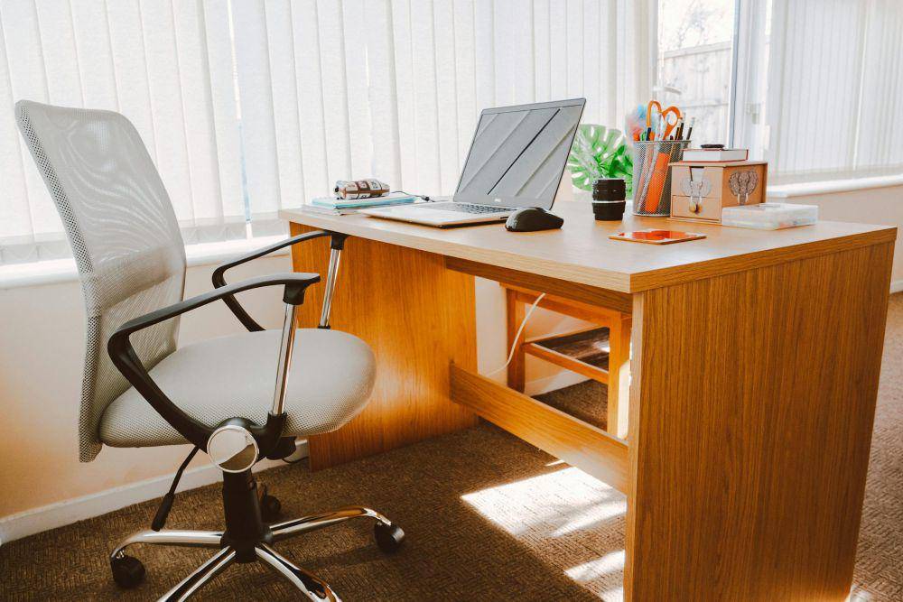 ilustrasi kursi kerja ergonomis (pexels.com/Lisa Fotios)