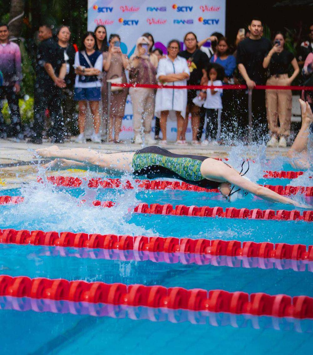 potret Cinta Laura juara renang TOSI 2 (instagram.com/claurakiehl)